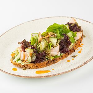 Брускетта с пастрами из индейки