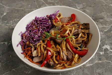 Пшеничная лапша со свининой