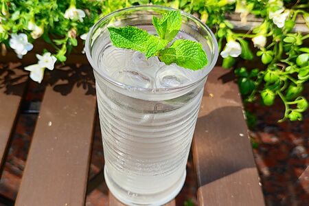 Лимонад Тимьян с персиком собственного приготовления