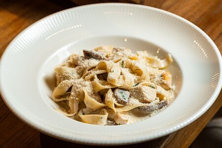 Паста с курицей и грибами 