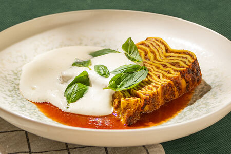 Лазанья с мясом и муссом из пармезана