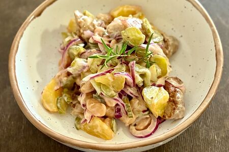 Тёплый салат со свининой 