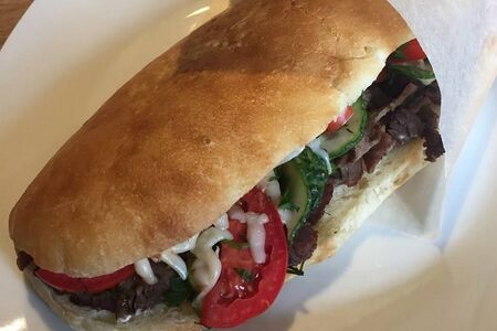 Люля-кебаб из баранины в лепешке 