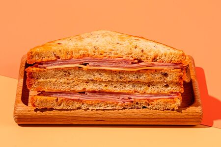 Сэндвич с ветчиной