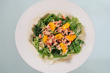 Зеленый салат с крабом