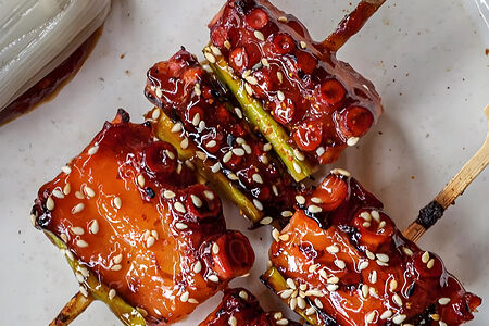 Осьминог, спайси понзу, маринованная спаржа