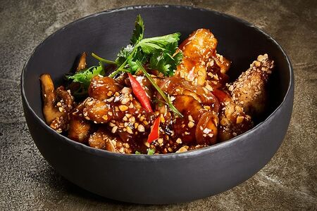 Цыпленок с арахисом и грибами