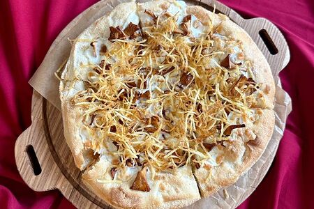 Пицца с лисичками и картофелем