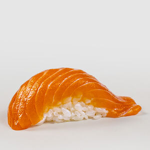 Суши лосось