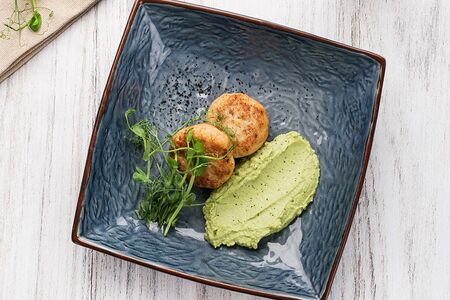 Котлеты из ленка с пюре из зелёного горошка