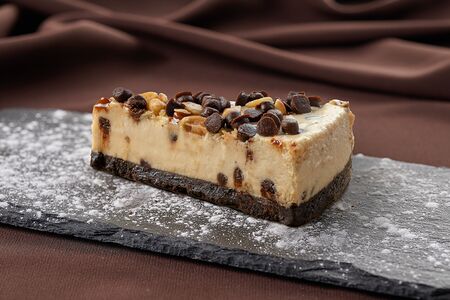 Чизкейк Карамельный с арахисом