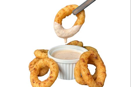 Луковые кольца с соусом тартар