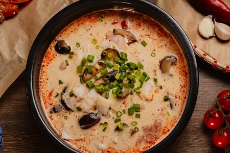 Том ям с морепродуктами