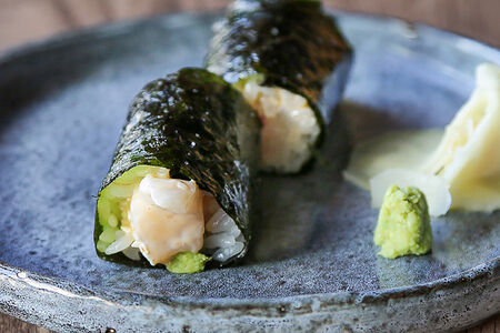 Ролл с гребешком