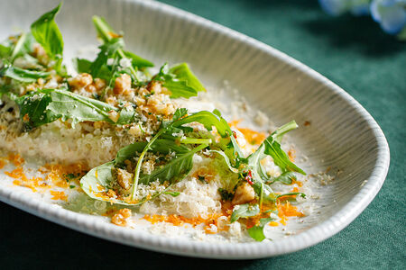 Маринованный баклажан с муссом из кунжута