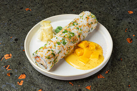 Ролл с креветкой в панировке с манго