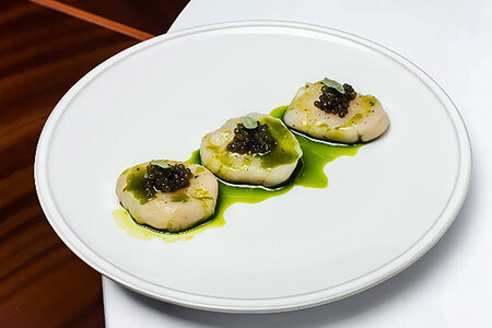 Гребешок, черная икра и эстрагон