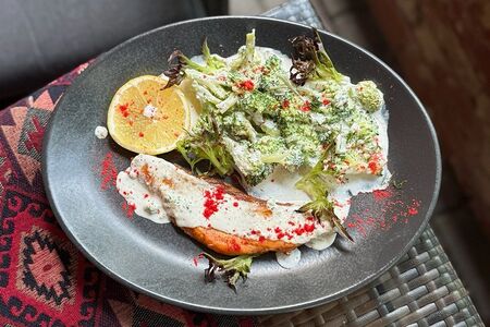 Стейк из сёмги с брокколи 