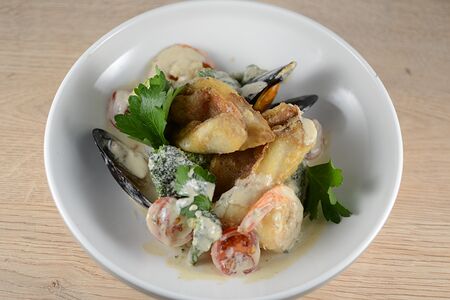 Окунь морской с морепродуктами