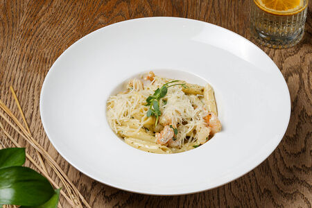 Паста с креветками и песто