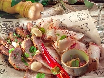 Ассорти мясных деликатесов