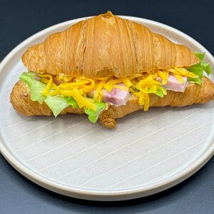 Круассан с ветчиной и сыром 
