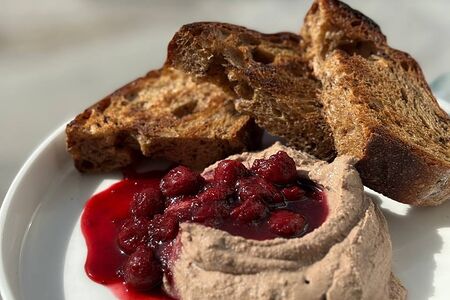 Паштет из печени с вишневым соусом