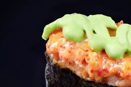 Гункан яки лосось