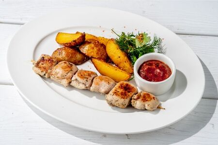 Шашлык из курицы с картофелем на гриле