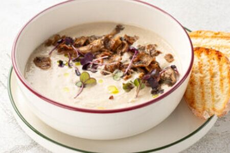 Суп-крем грибной с трюфельным маслом и грибными чипсами