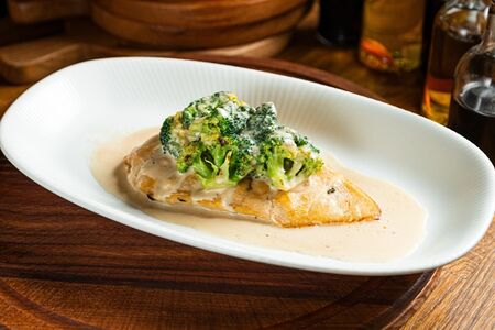 Стейк из курицы с брокколи