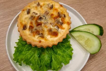 Киш с курицей и грибами