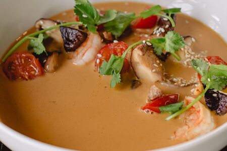 Том Ям с морепродуктами 