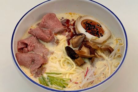 Кокосовый рамен с ростбифом