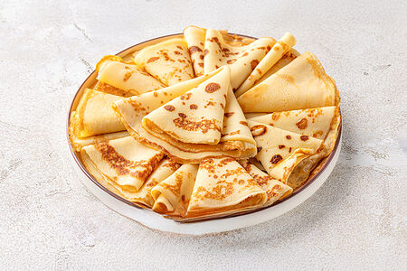 Стопка домашних блинов