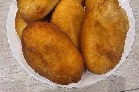 Пирожок с печенью (жареный)