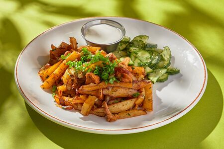 Молодой картофель жареный с лисичками