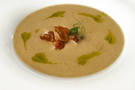 Суп-крем сливочный с лисичками и чечевицей