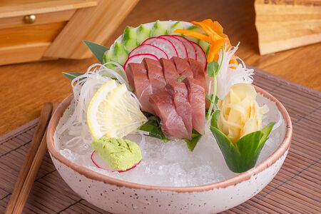 Сашими из лакедры