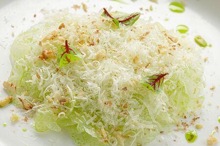 Карпаччо из сельдерея с пармезаном и лимонно-трюфельной заправкой