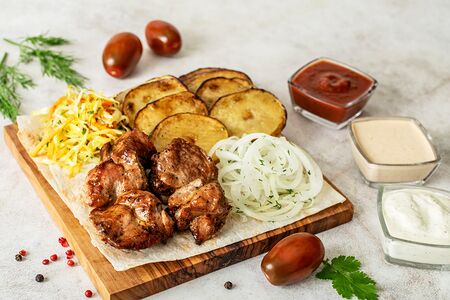 Ланч с шашлыком из свинины