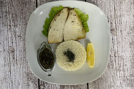 Окунь, запеченный с рисом