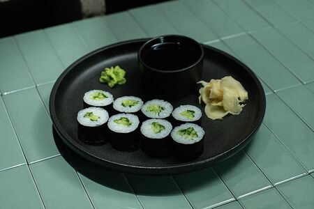 Маки с огурцом