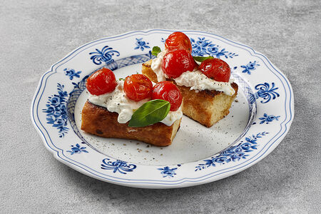 Помидорини со страчателлой