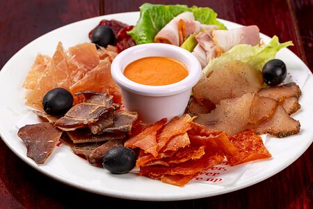 Мясная тарелка