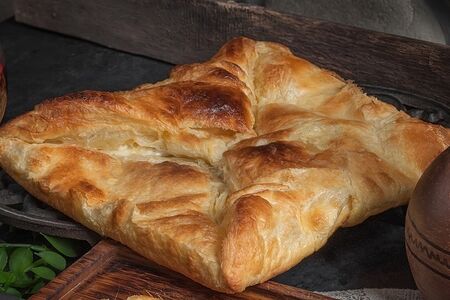 Хачапури из слоеного теста