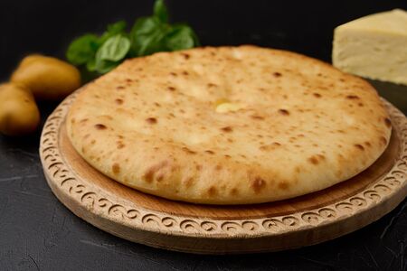 Осетинский пирог с картошкой и сыром