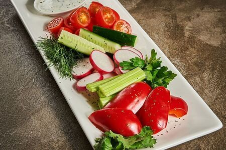 Ассорти свежих овощей