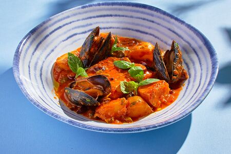 Треска Аква Пацца, мидии, молодой картофель