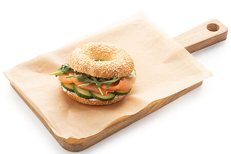 Сэндвич на бейгле с лососем